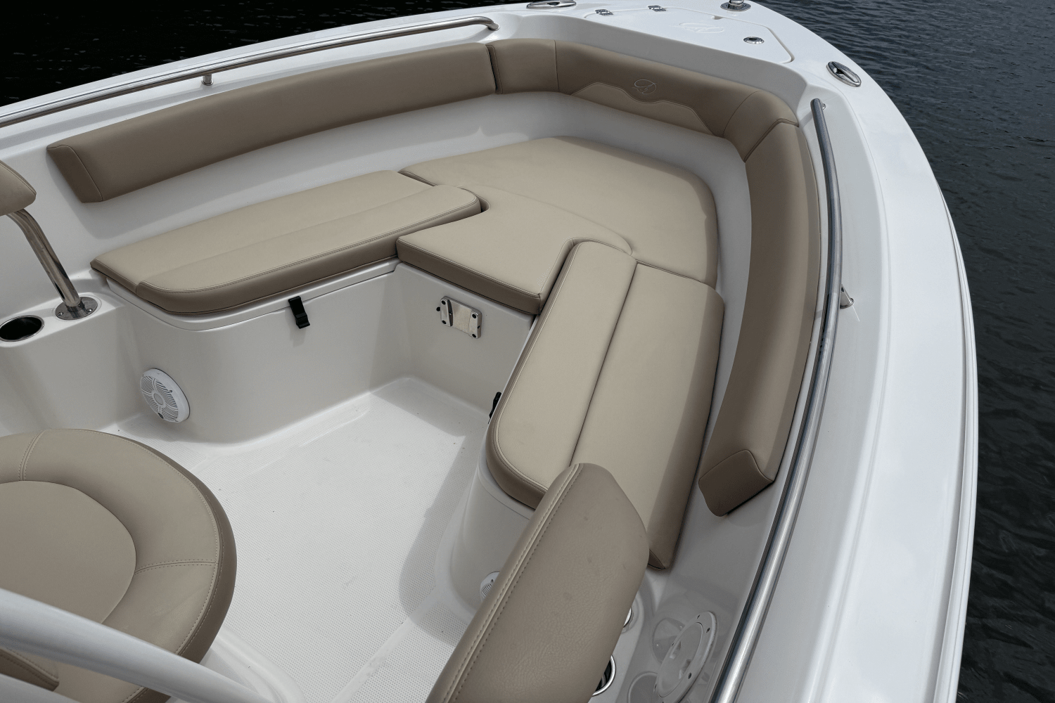 Slide: The Image of Sailfish 220 CC 2021 - 14