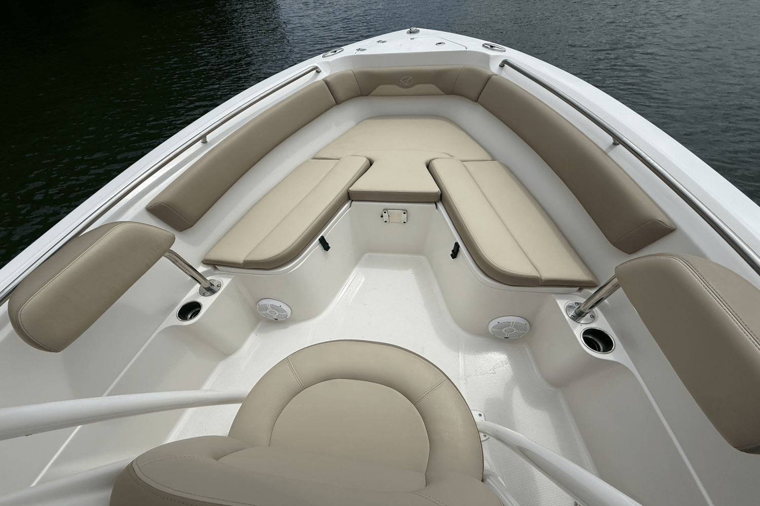 Slide: The Image of Sailfish 220 CC 2021 - 15