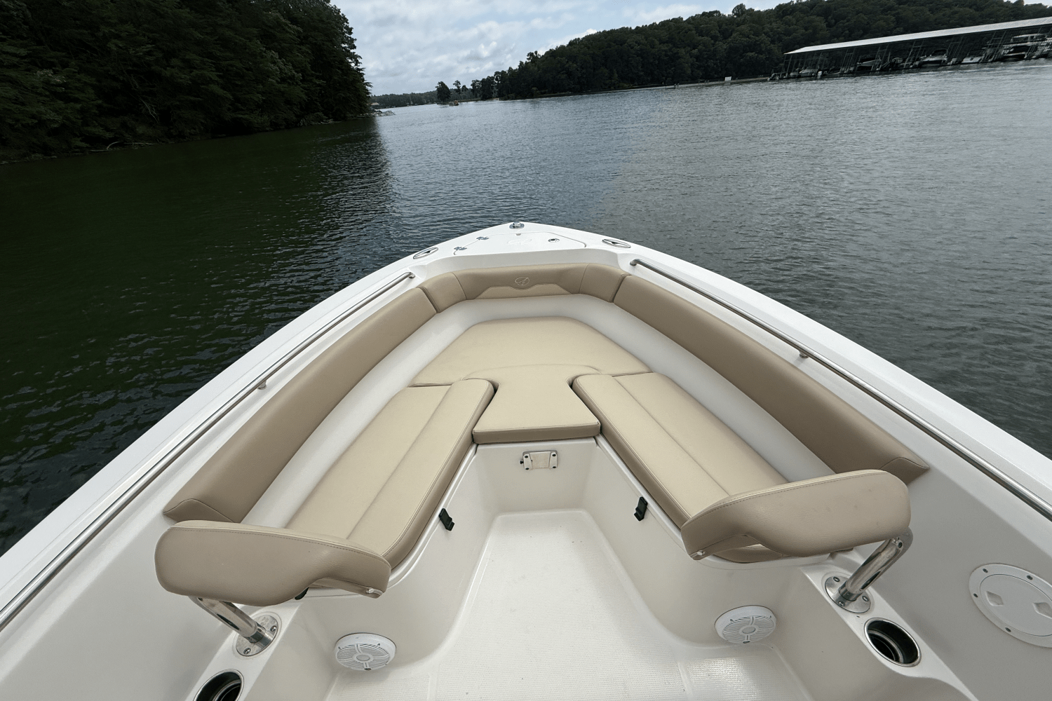 Slide: The Image of Sailfish 220 CC 2021 - 16