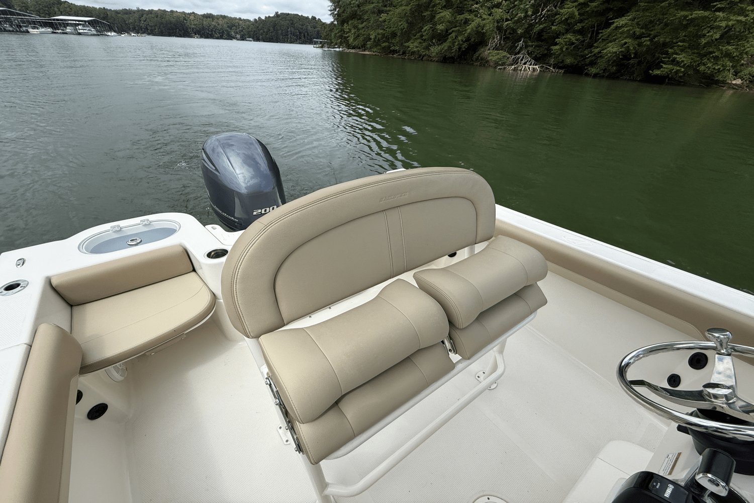 Slide: The Image of Sailfish 220 CC 2021 - 17