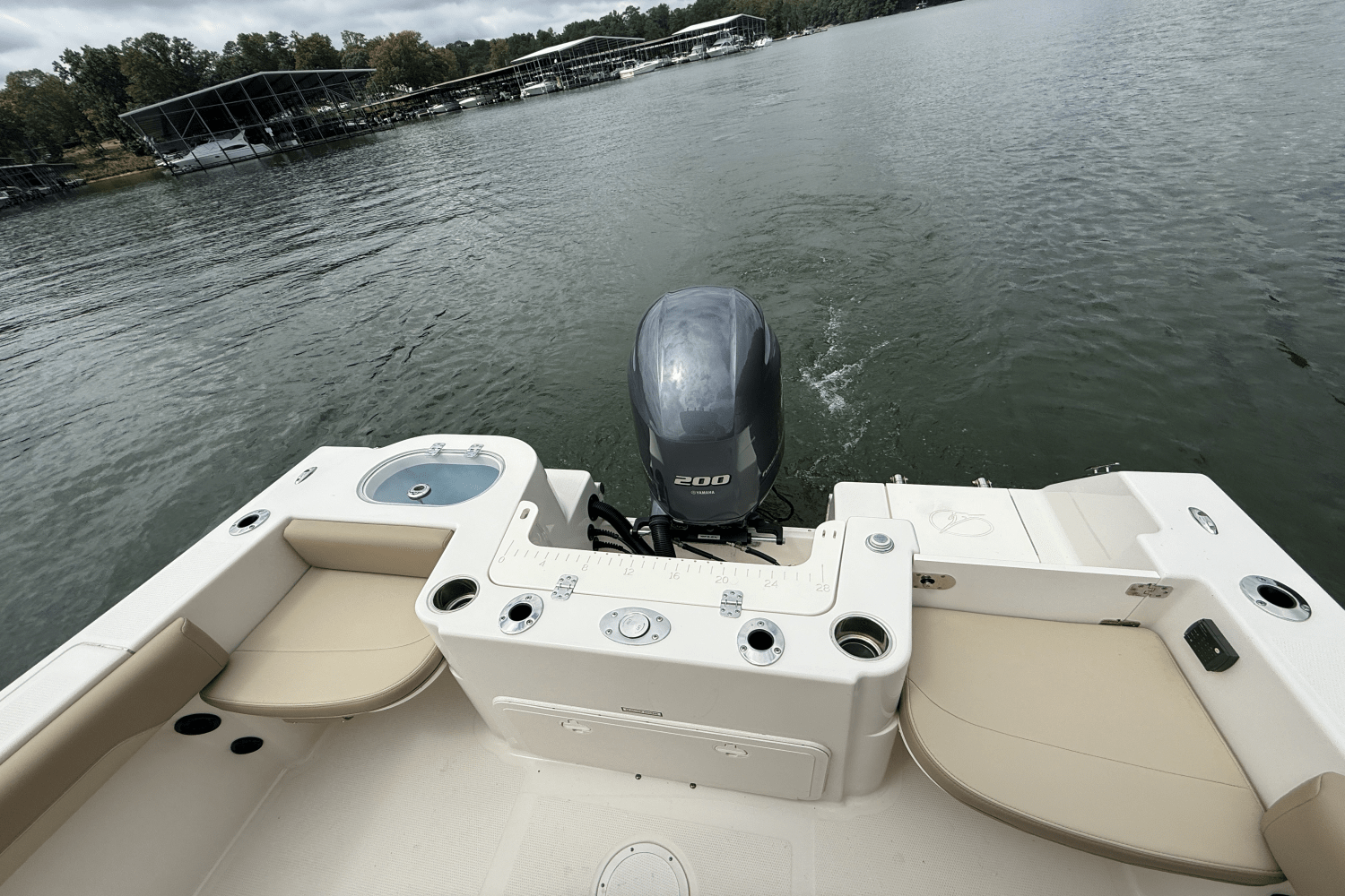 Slide: The Image of Sailfish 220 CC 2021 - 18