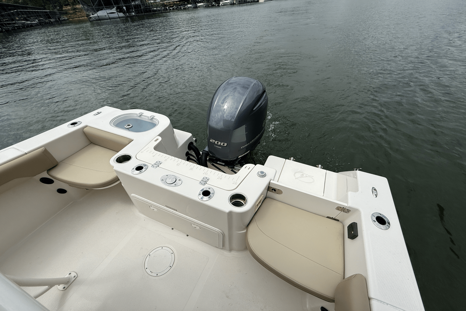 Slide: The Image of Sailfish 220 CC 2021 - 19