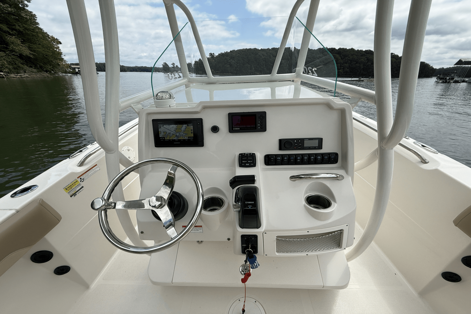 Slide: The Image of Sailfish 220 CC 2021 - 24