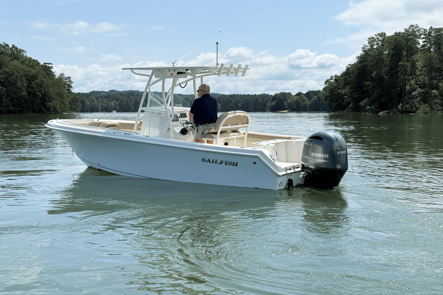 Slide: The Image of Sailfish 220 CC 2021 - 3