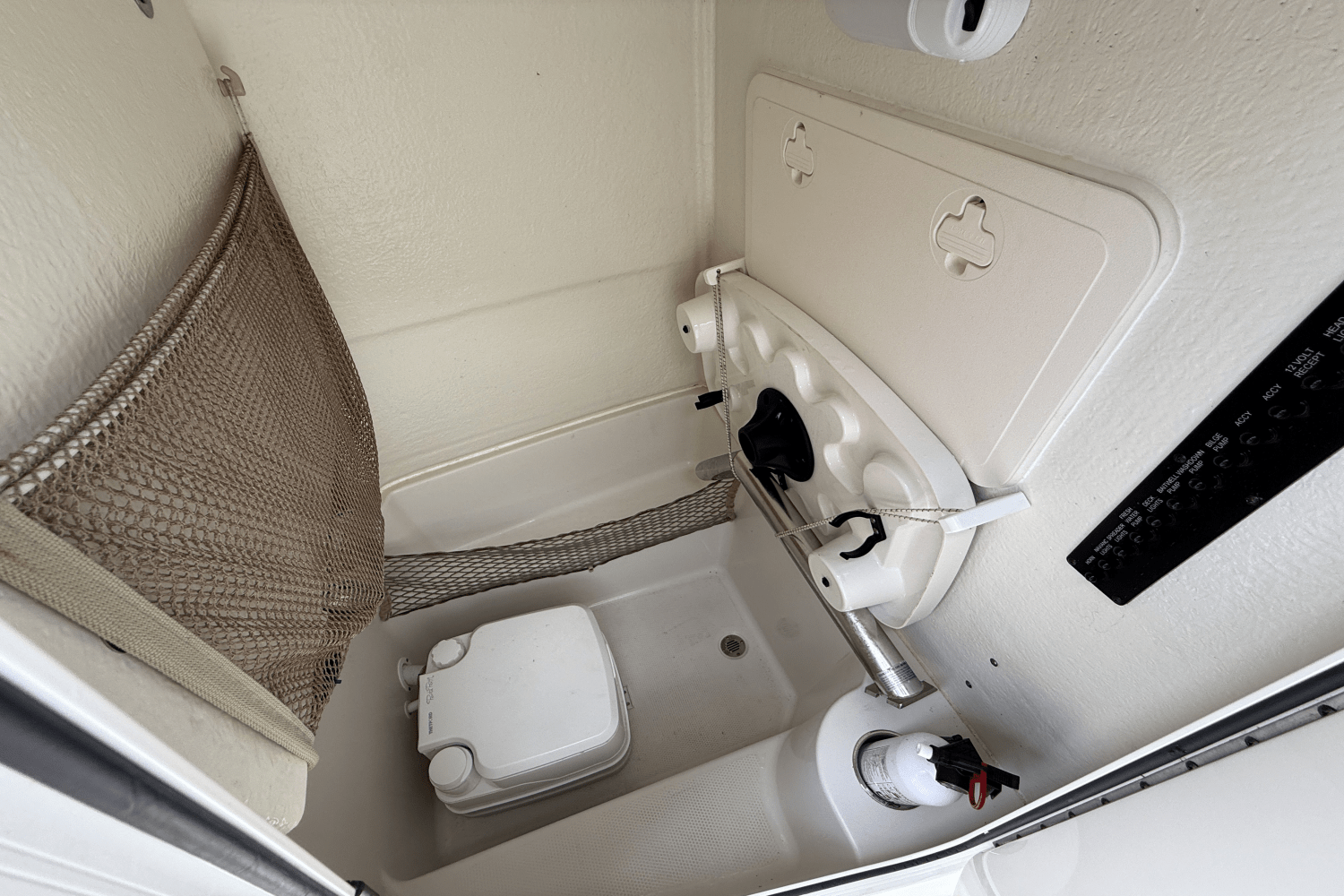 Slide: The Image of Sailfish 220 CC 2021 - 32