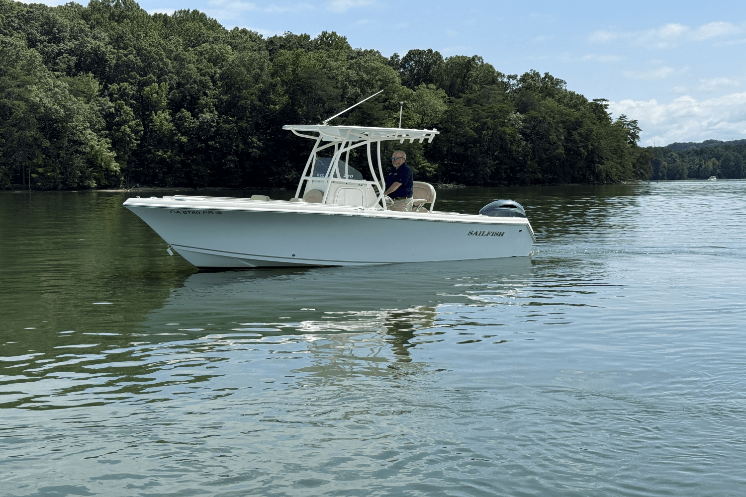 Slide: The Image of Sailfish 220 CC 2021 - 4