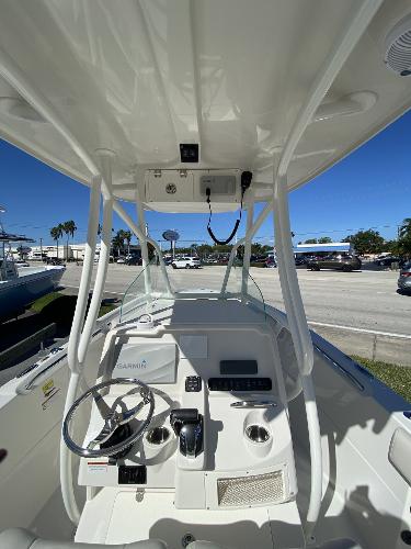 Slide: The Image of Sailfish 220 CC 2022 - 6