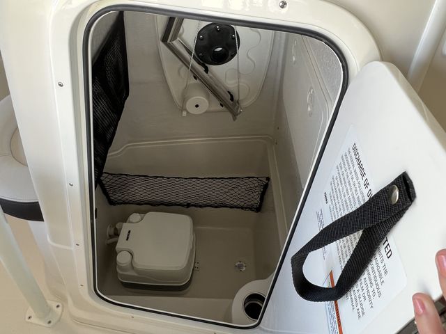 Slide: The Image of Sailfish 220 CC 2023 - 4