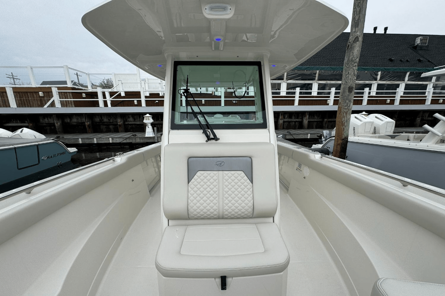 Slide: The Image of Sailfish 272CC SE 2025 - 36