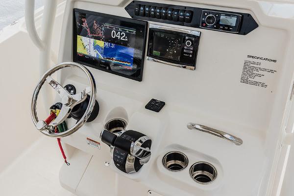 Slide: The Image of Sailfish 320 CC 2022 - 10