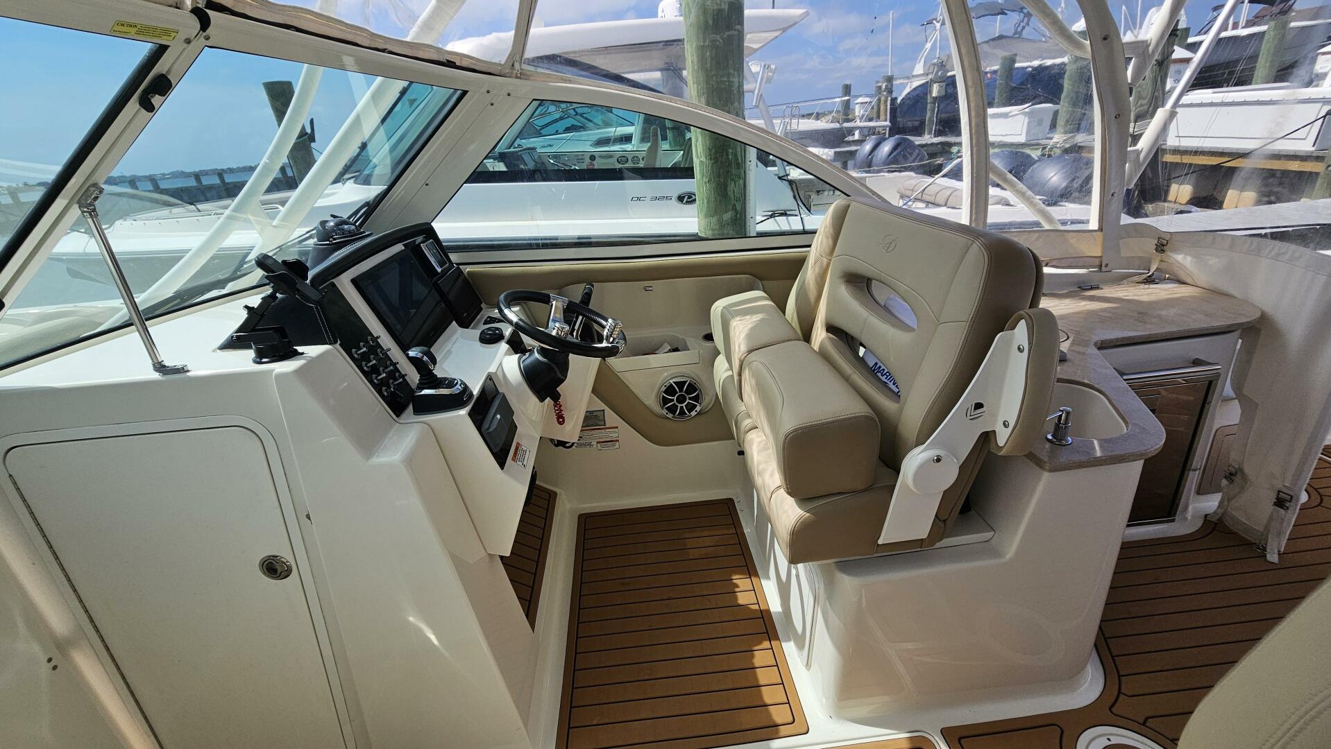 Slide: The Image of Sailfish 325 DC 2019 - 4825961