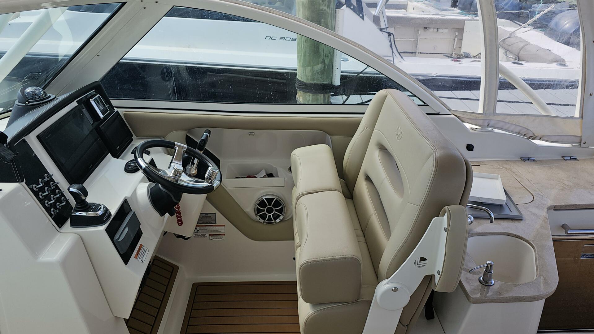 Slide: The Image of Sailfish 325 DC 2019 - 4825965