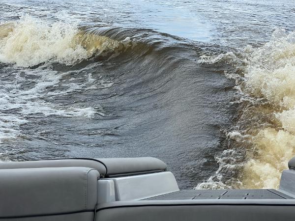 Slide: The Image of Sanger 231 SL 2023 boat creating waves on a lake. - 20