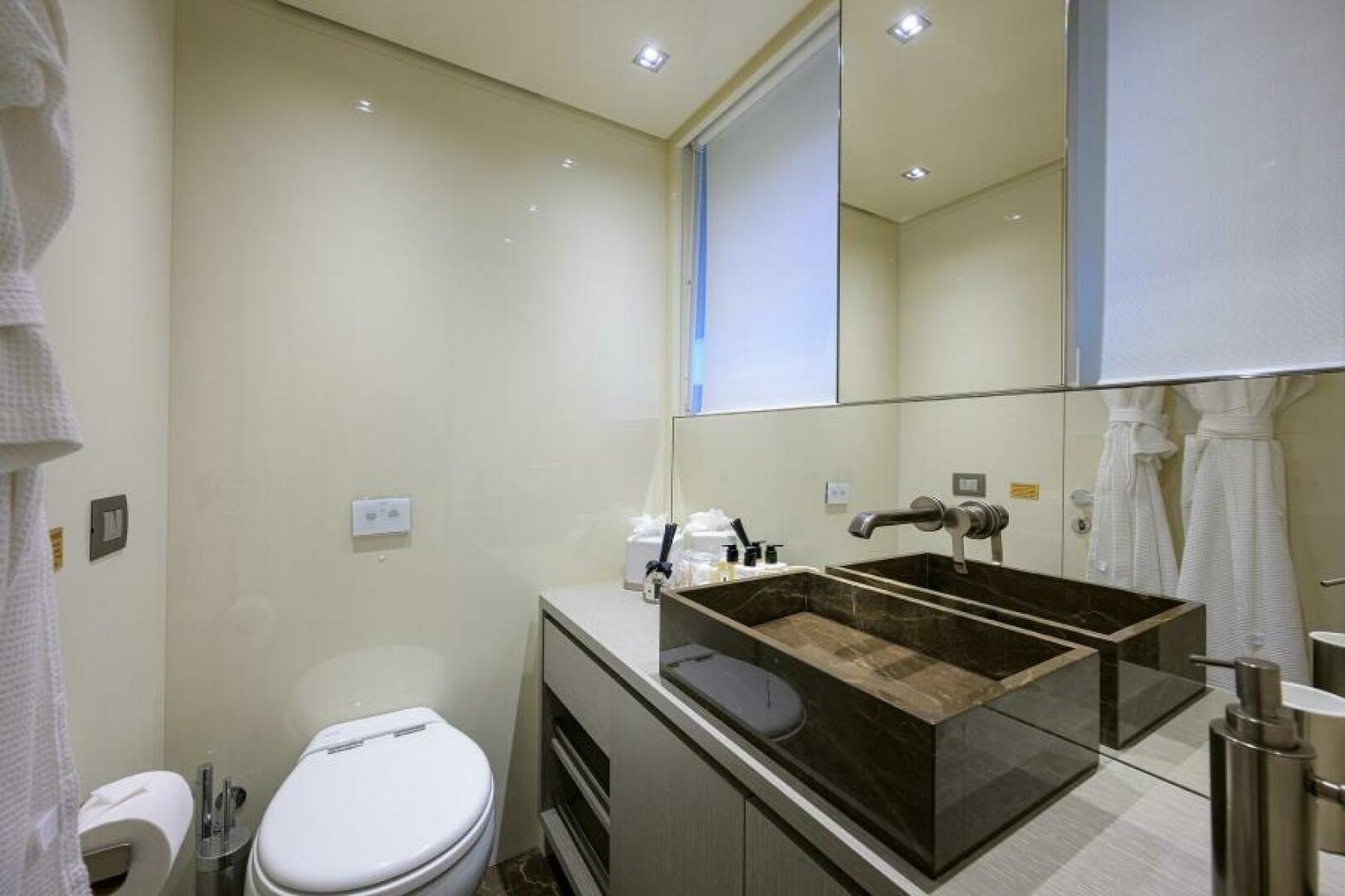 Slide: The Image of Sanlorenzo SD112 Phoenix - Forward Port Guest Head 2019 Sanlorenzo SD112 Phoenix - 4745442