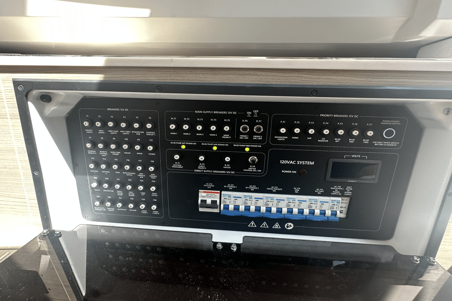 Slide: The Image of Saxdor 320 GTO 2024 - 38