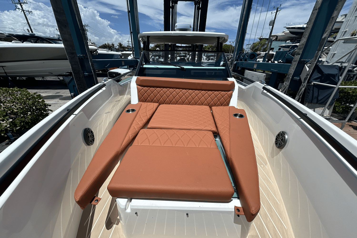 Slide: The Image of Saxdor 320 GTO 2025 - 14