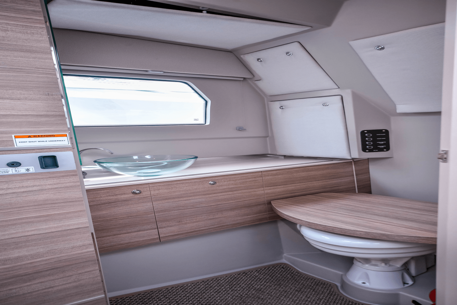 Slide: The Image of Saxdor 320 GTO 2025 - 17