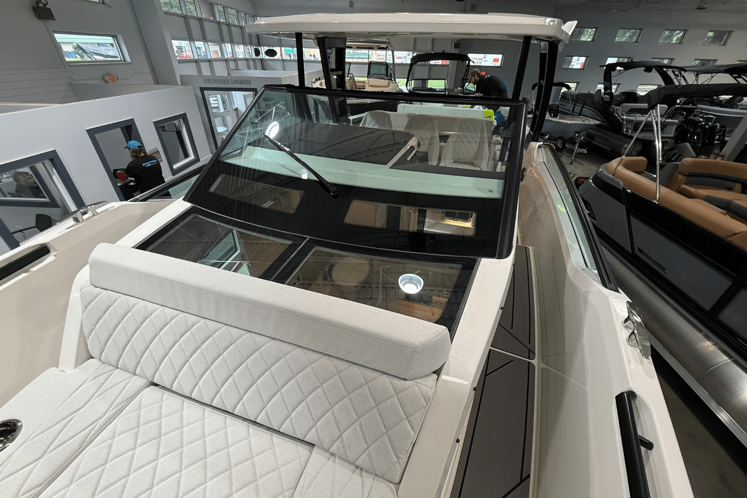 Slide: The Image of Saxdor 320 GTO 2025 - 40