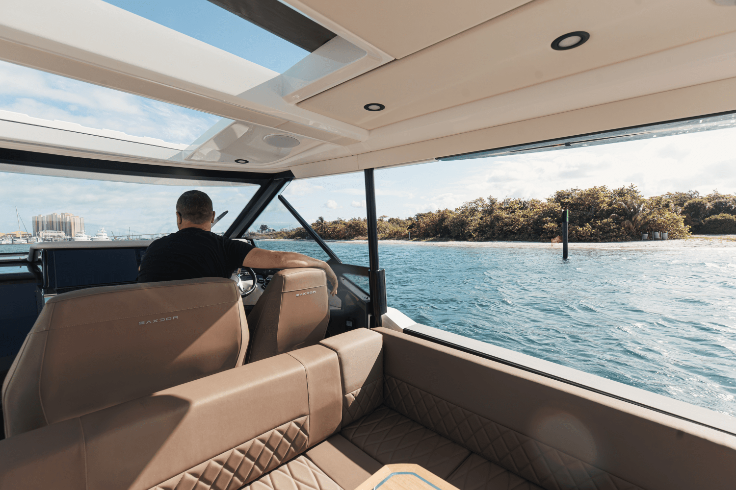 Slide: The Image of Saxdor 400 GTO 2026 - 14