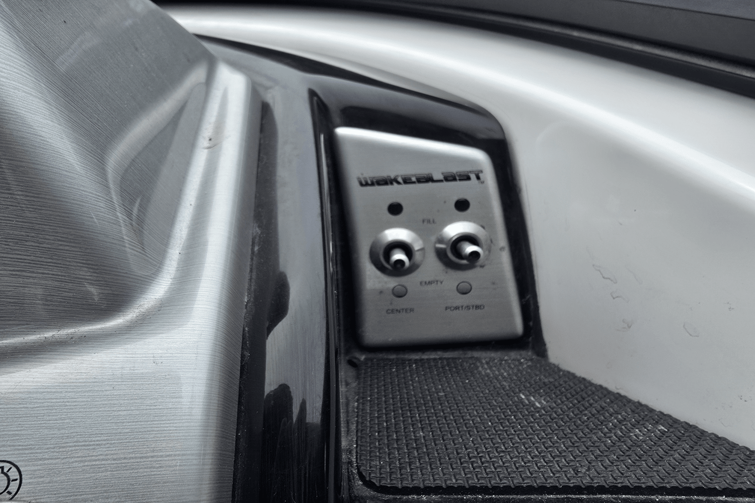 Slide: The Image of Scarab 215 HO IMPULSE 2015 - 16