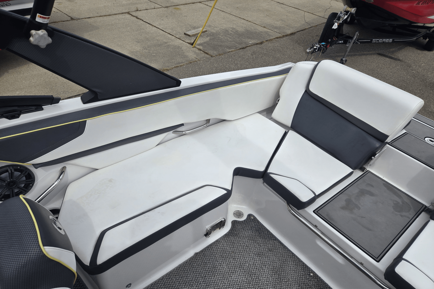 Slide: The Image of Scarab 215 HO/IMPULSE 2016 - 8