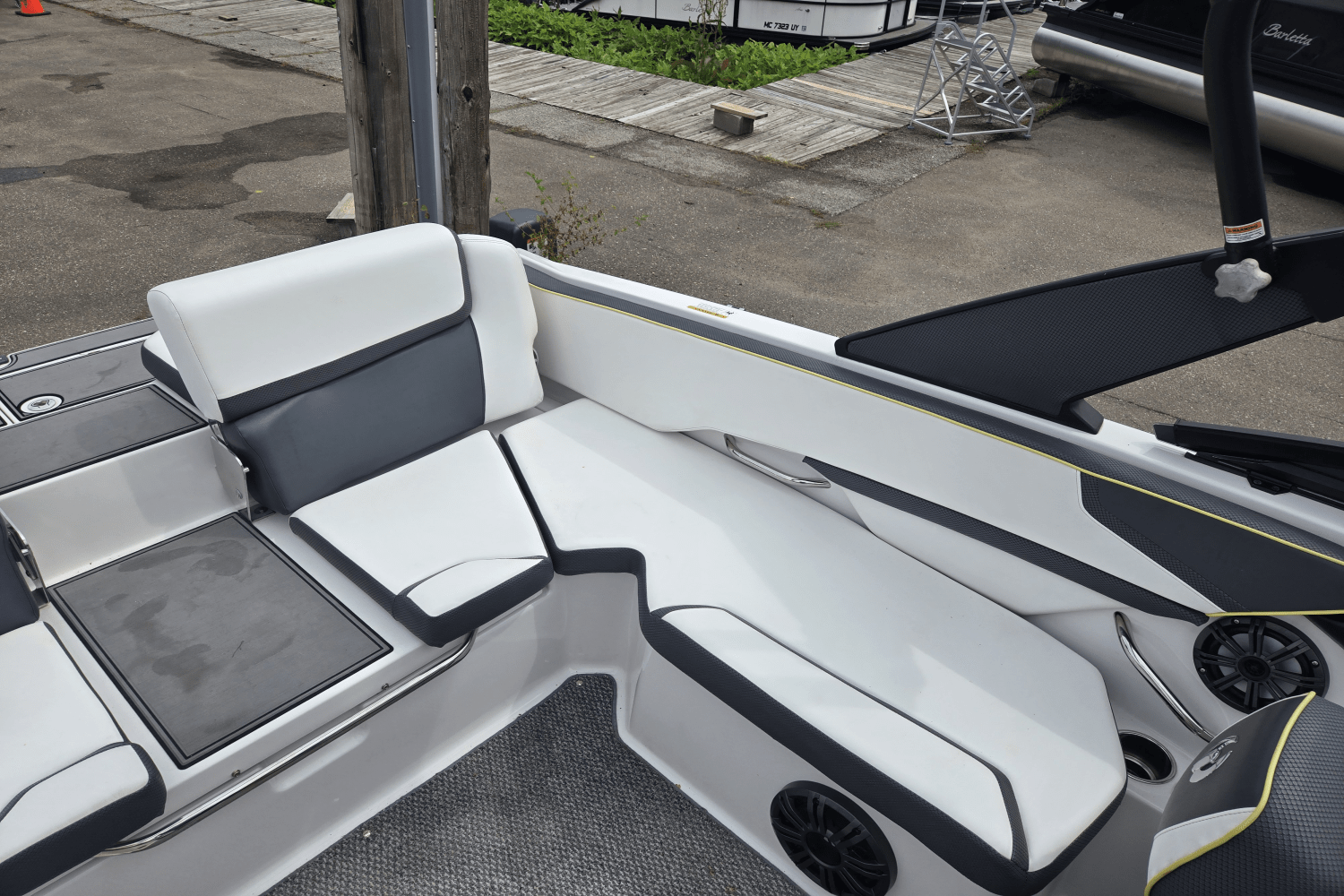 Slide: The Image of Scarab 215 HO/IMPULSE 2016 - 9