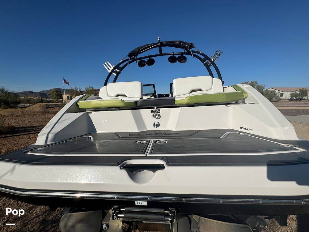 Slide: The Image of Scarab 215 Wake 2015 - 14