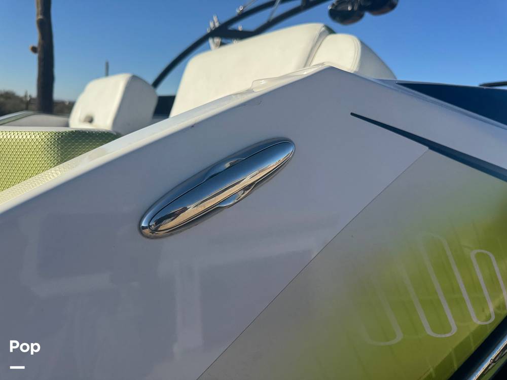 Slide: The Image of Scarab 215 Wake 2015 - 15