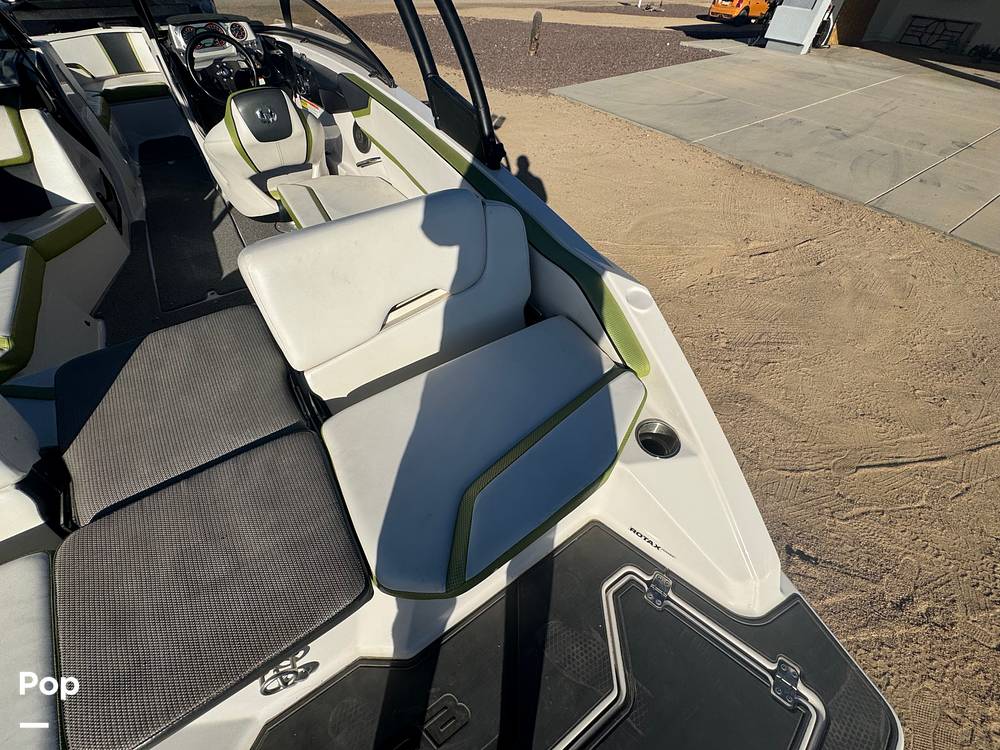Slide: The Image of Scarab 215 Wake 2015 - 29