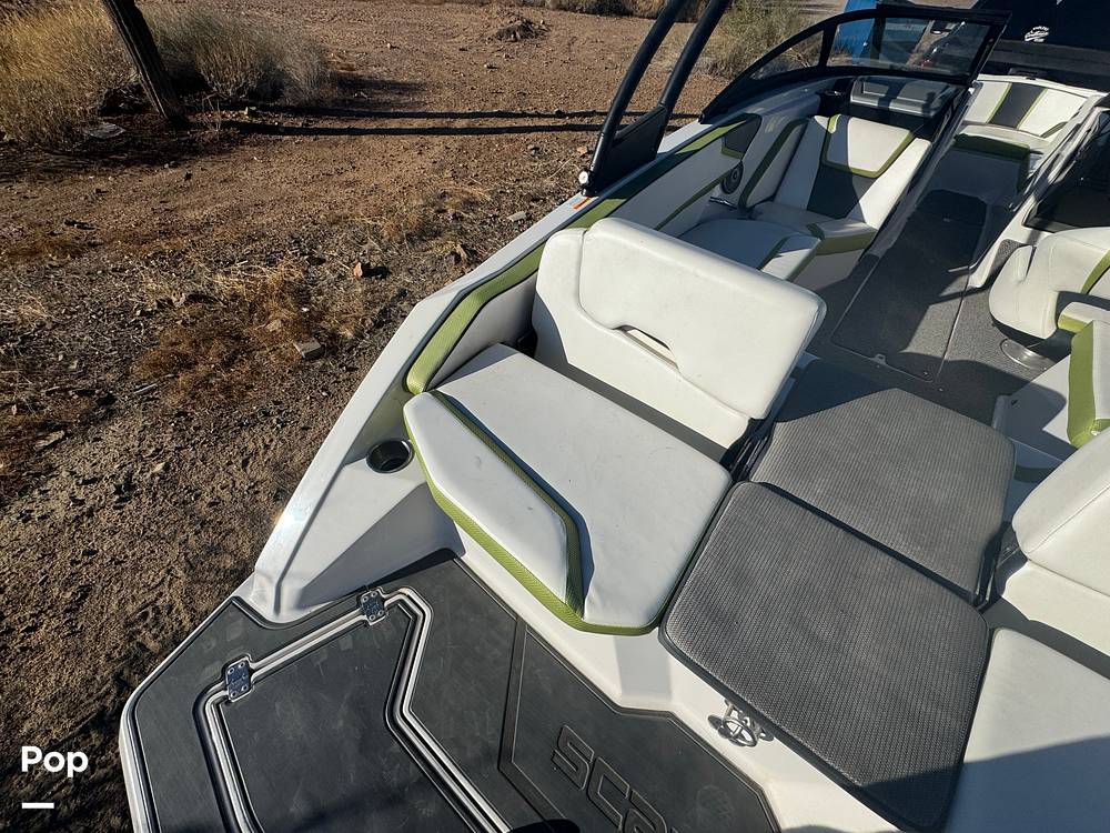 Slide: The Image of Scarab 215 Wake 2015 - 32