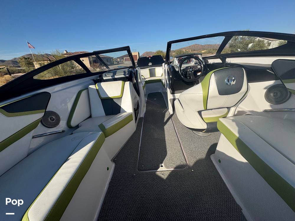Slide: The Image of Scarab 215 Wake 2015 - 35
