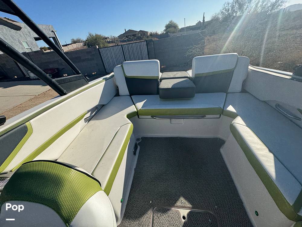 Slide: The Image of Scarab 215 Wake 2015 - 45