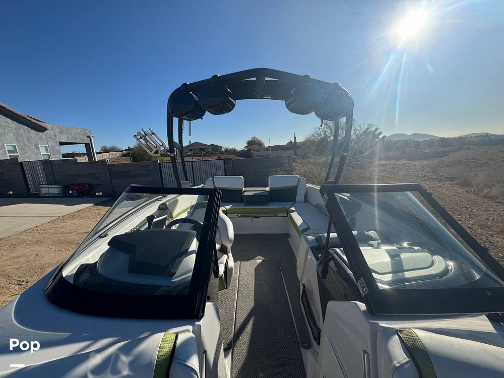 Slide: The Image of Scarab 215 Wake 2015 - 49