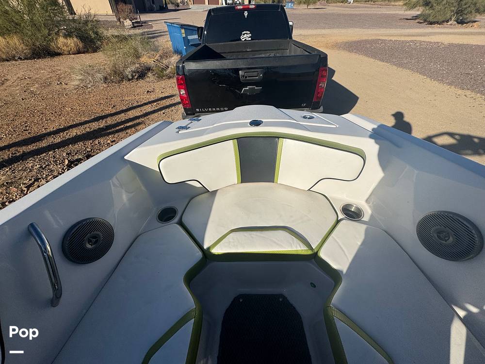 Slide: The Image of Scarab 215 Wake 2015 - 51