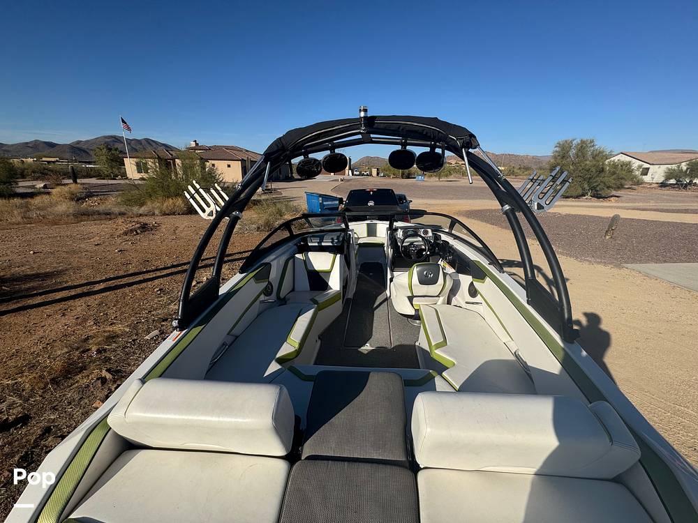 Slide: The Image of Scarab 215 Wake 2015 - 58