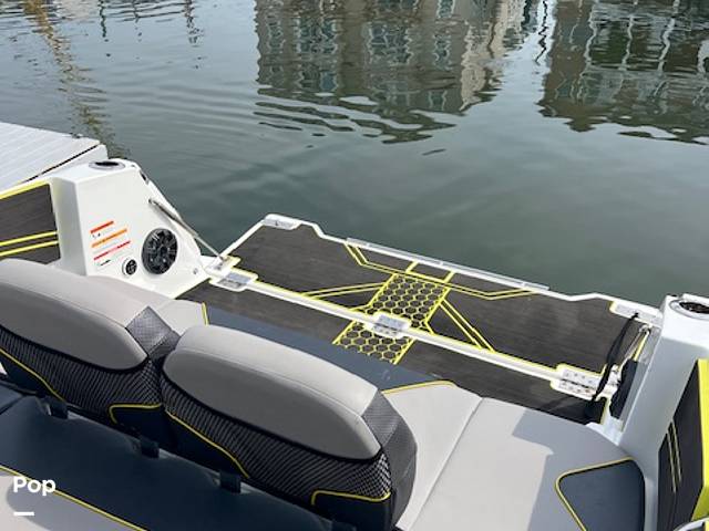 Slide: The Image of Scarab 255 Open 2020 - 35