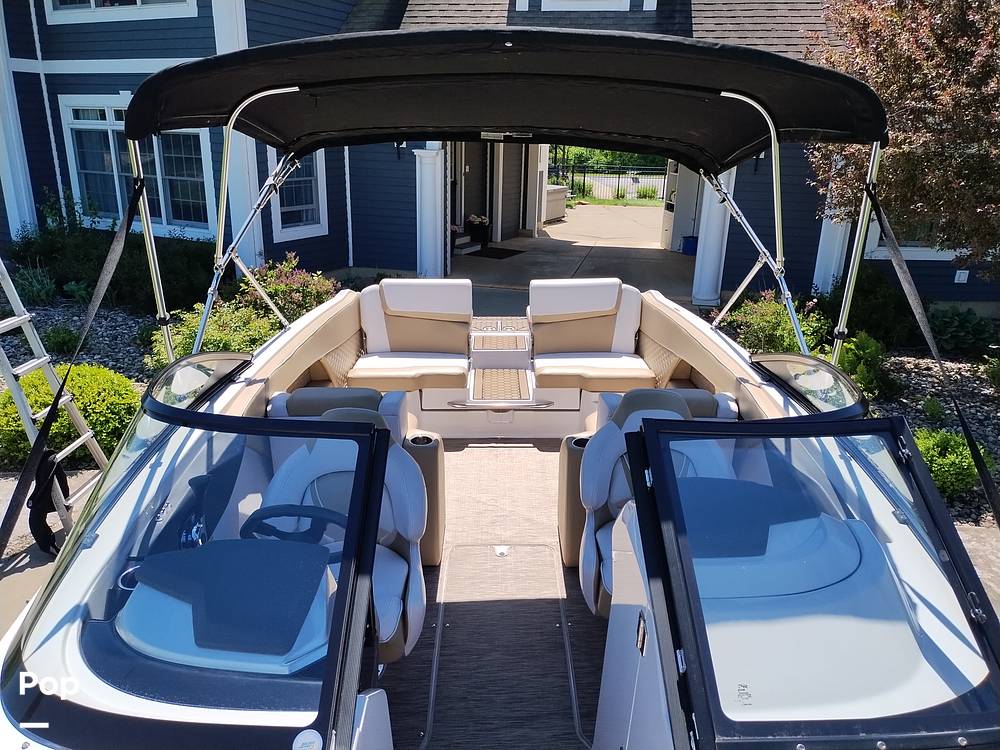 Slide: The Image of Tinted Walk Through Windshield - 14211752