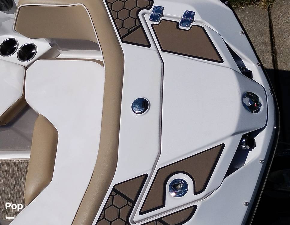 Slide: The Image of Scarab 255 Platinum 2017 - 14211813