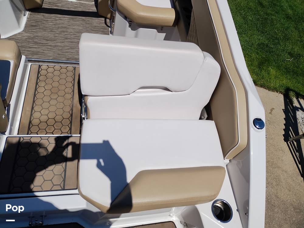 Slide: The Image of Scarab 255 Platinum 2017 - 14211827