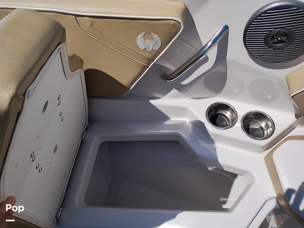 Slide: The Image of Scarab 255 Platinum 2017 - 14211880