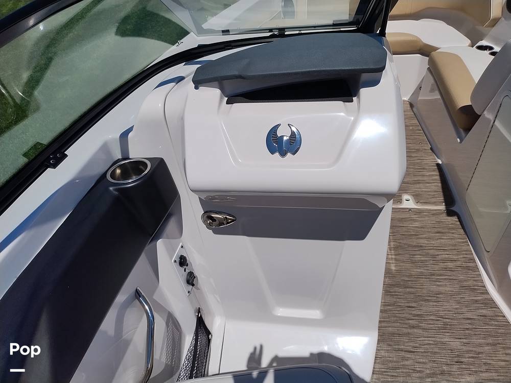 Slide: The Image of Scarab 255 Platinum 2017 - 14211881