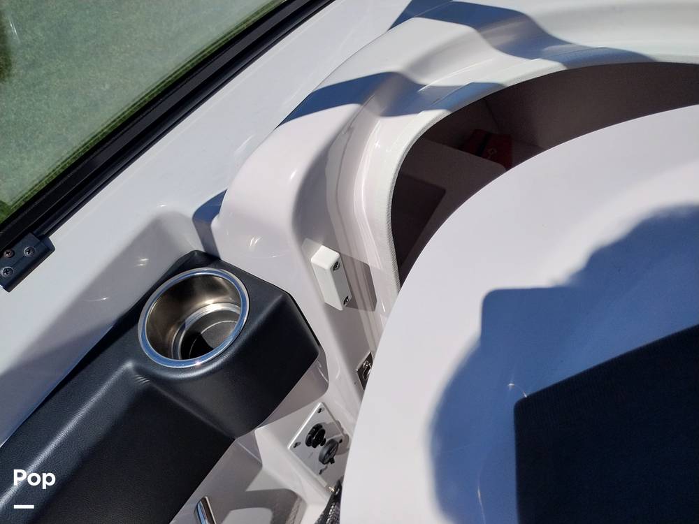 Slide: The Image of Scarab 255 Platinum 2017 - 14211890