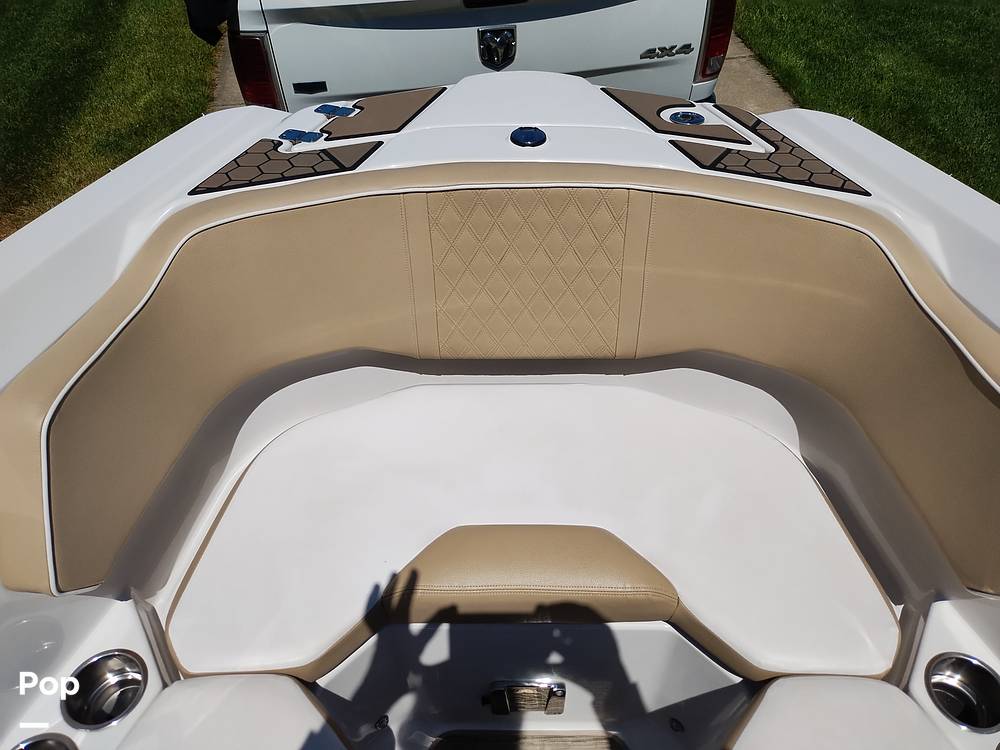 Slide: The Image of Scarab 255 Platinum 2017 - 14211907