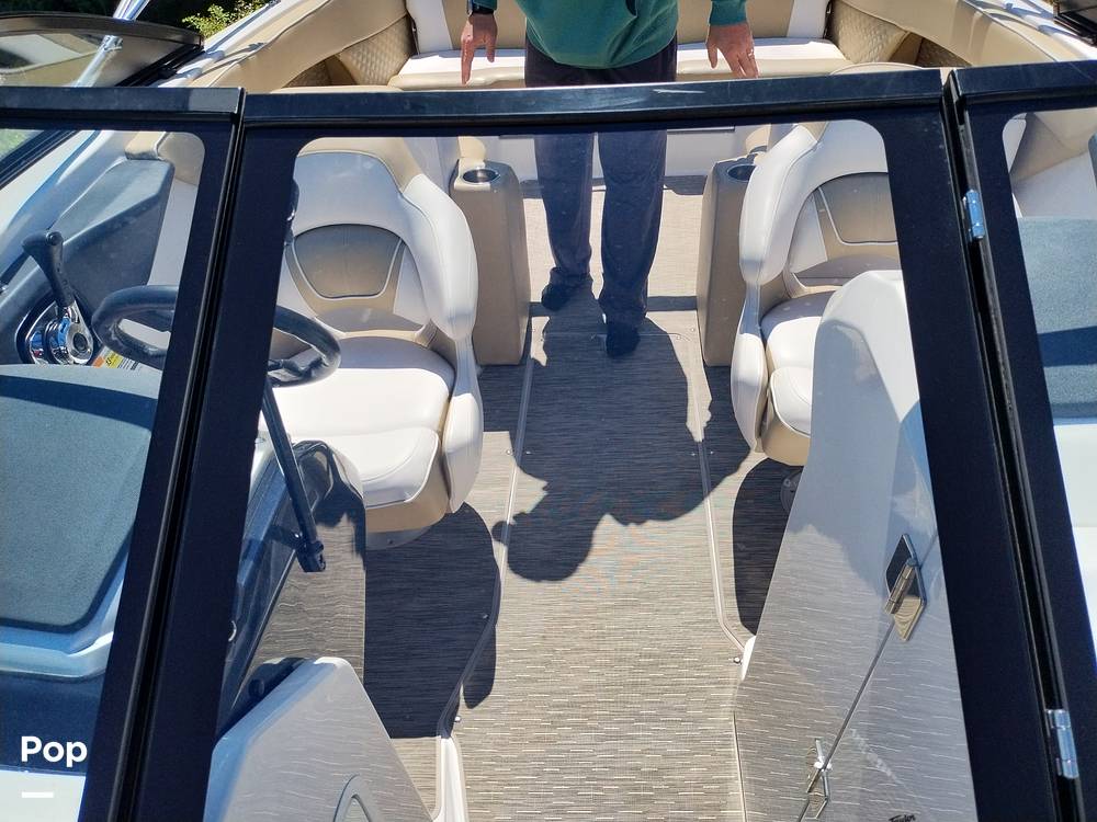 Slide: The Image of Scarab 255 Platinum 2017 - 14211919