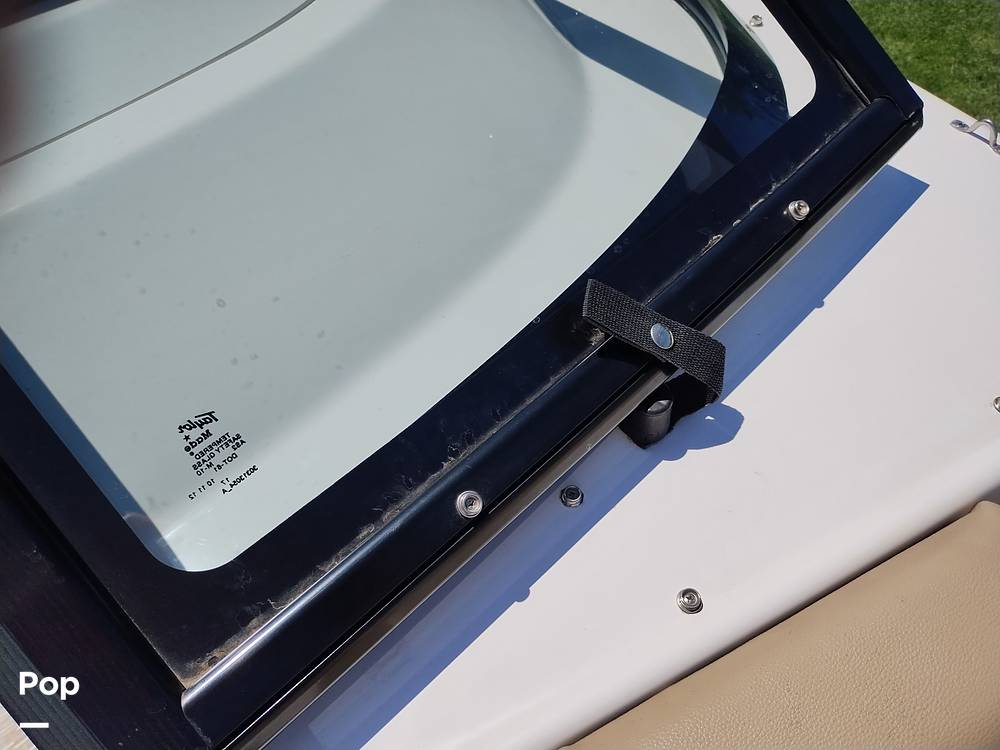 Slide: The Image of Scarab 255 Platinum 2017 - 14211920