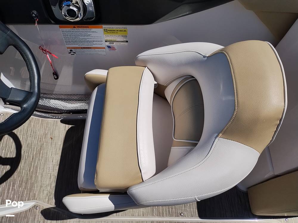 Slide: The Image of Scarab 255 Platinum 2017 - 14211926