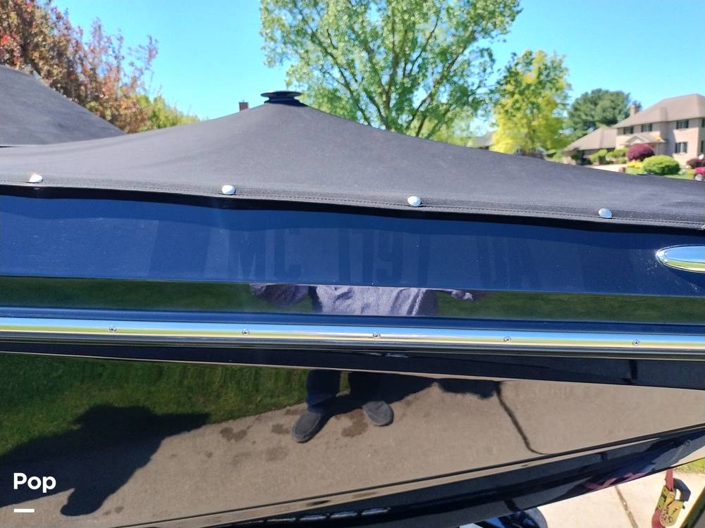 Slide: The Image of Scarab 255 Platinum 2017 - 14211963