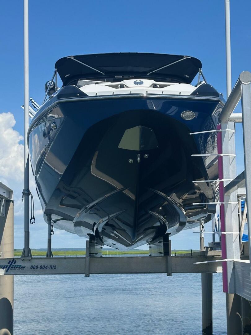 Slide: The Image of Scarab 255 Wake ID 2022 - 5487294