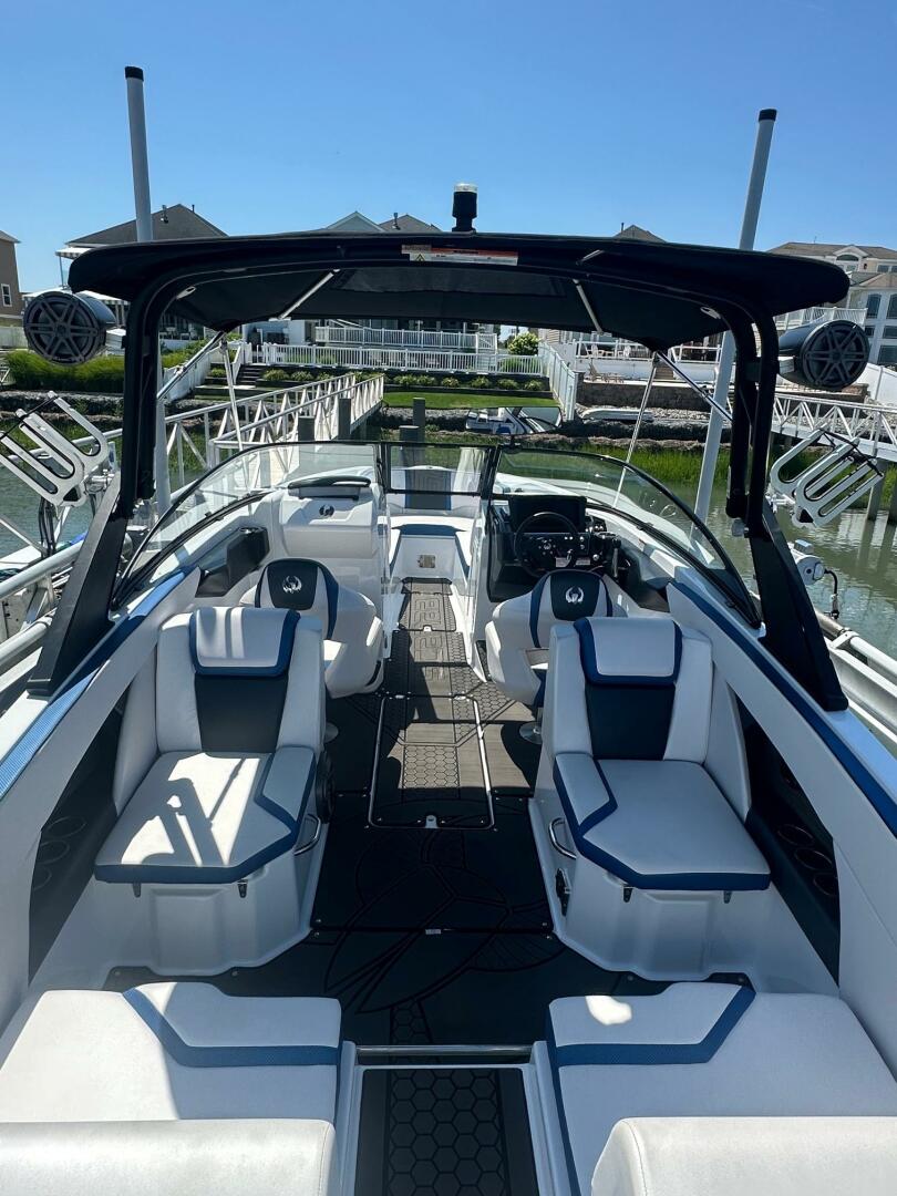 Slide: The Image of Scarab 255 Wake ID 2022 - 5487295