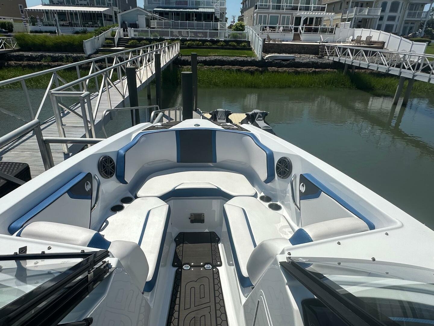 Slide: The Image of Scarab 255 Wake ID 2022 - 5487297